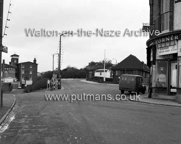 Ref 1907 Pier Approach January 1963
